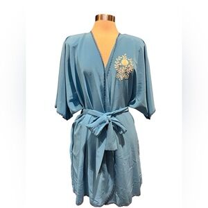 Vintage Natori short embroidered robe